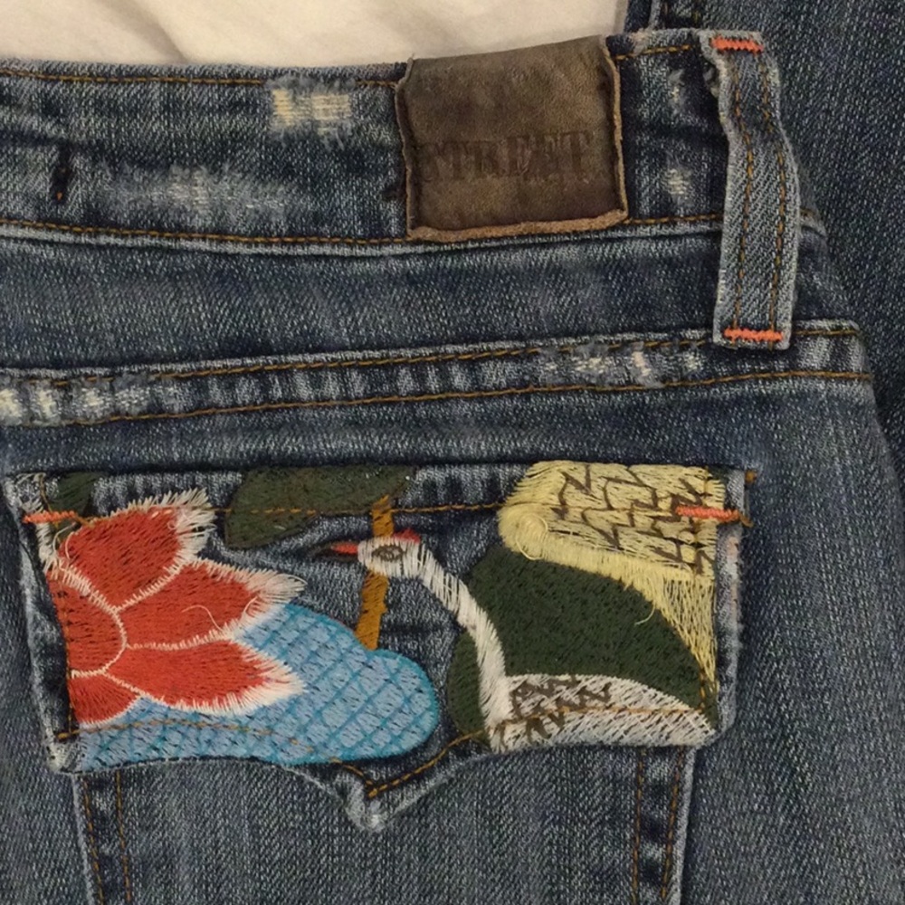 Street Denim Distressed Jeans Boot Cut Peacock Embroidered Back Flap Poc…